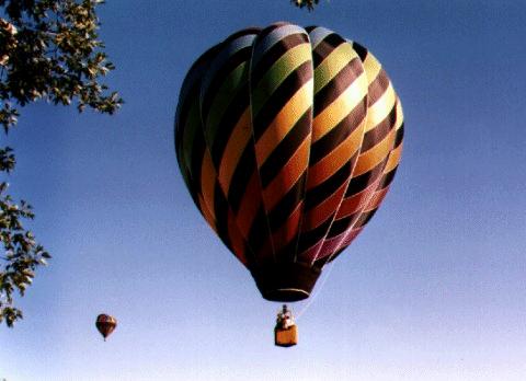 o.a. ook ballonnen boven de wijk